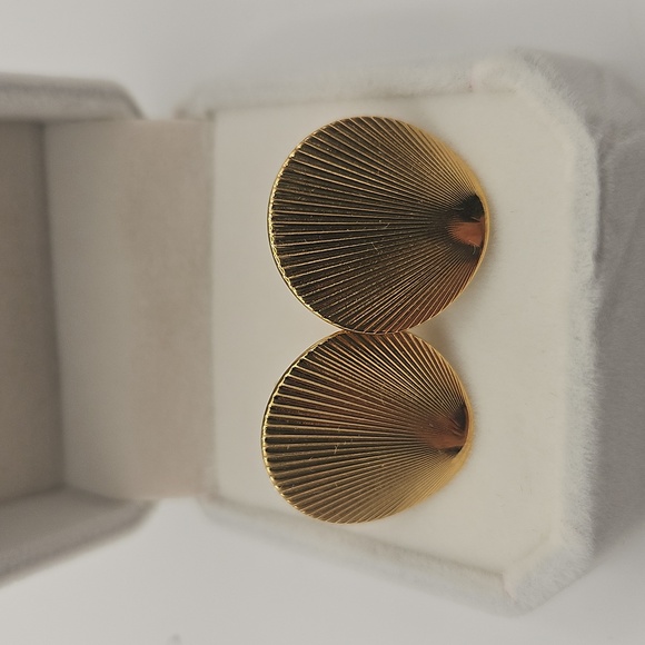 Monet Jewelry - Monet Gold Textured Earrings